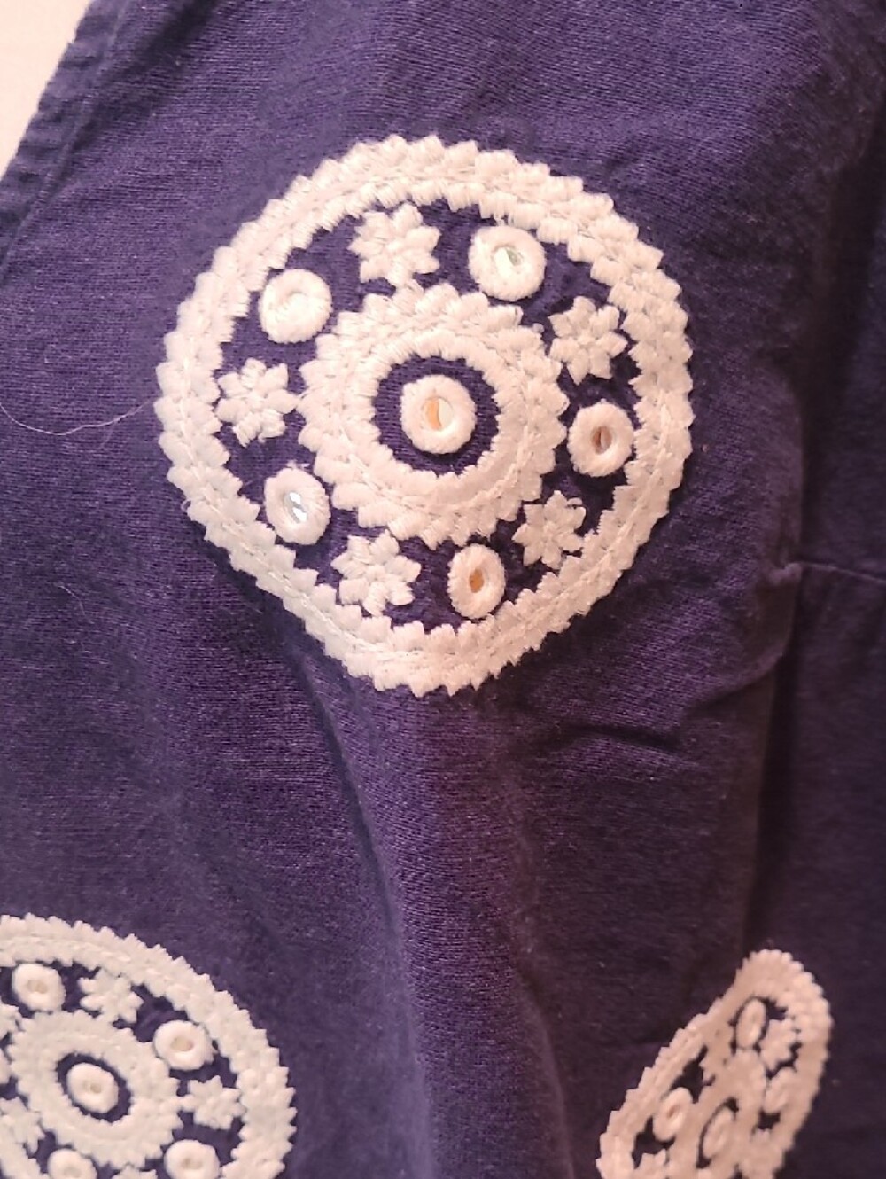 * Host Pick* Mud Pie Navy Sleeveless Top with White Circular Embroidery Size L - Picture 3 of 6